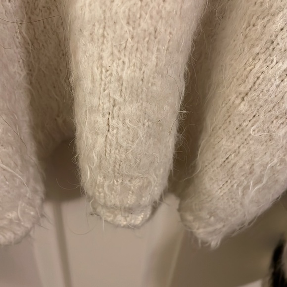 H&M sweater extra small really soft very comfortable - Picture 6 of 8